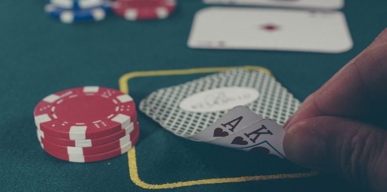 Pertandingan tenis profesional dengan cakupan langsung di pianototo